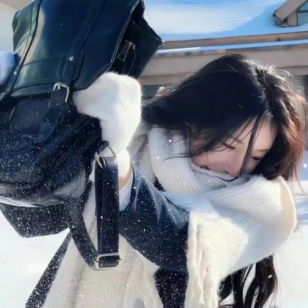 模仿女孩 海报
